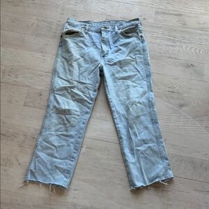 Wrangler Men’s Straight Jeans in Light Blue Wash